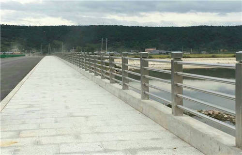 不锈钢桥梁景观护栏各规格价格产品性能