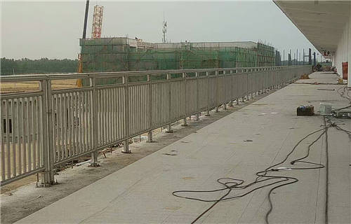 304不锈钢复合管护栏生产厂家质量为本