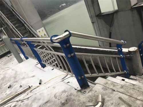 潍坊不锈钢复合管护栏立柱喷塑现货供应