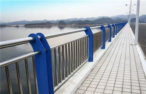 不锈钢复合管栏杆生产-亮洁金属护栏当地公司
