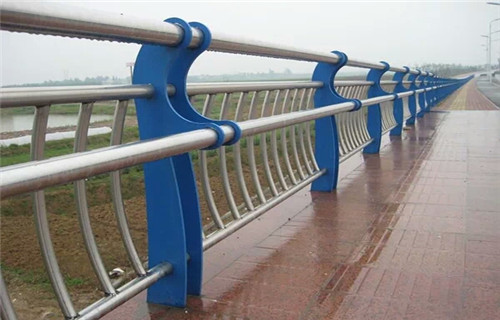 不锈钢复合管人行道护栏-亮洁护栏厂核心技术