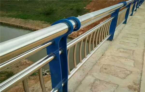 钢板镀锌立柱+不锈钢栏杆钢板立柱品质服务