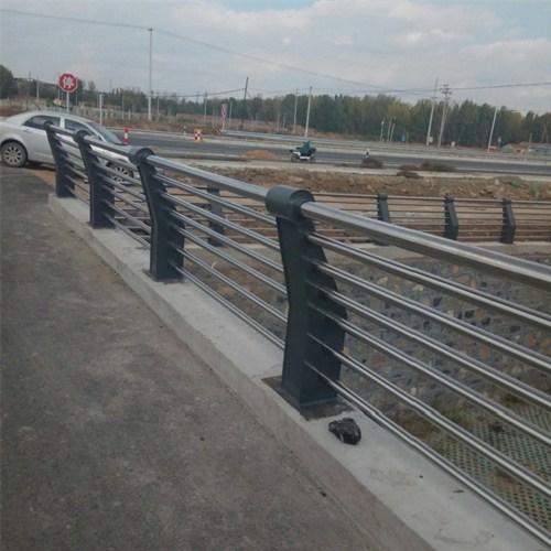 201不锈钢复合管桥梁护栏生产厂家工厂认证
