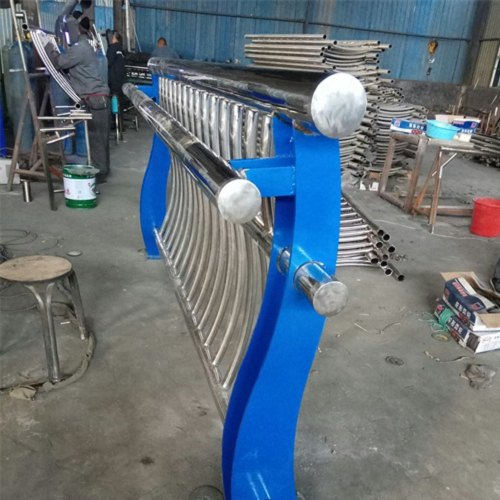 不锈钢碳素钢复合管防撞护栏生产厂家工厂直营