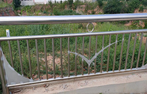 不锈钢复合管防撞栏杆生产同城货源