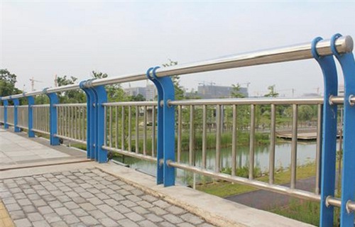 不锈钢复合管河道安全栏杆官网库存丰富