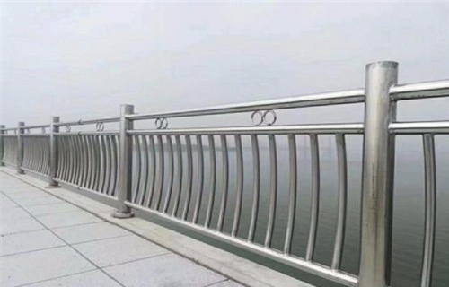 不锈钢复合管河道安全栏杆供应同城经销商
