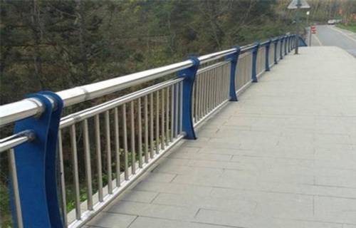 不锈钢复合管桥梁栏杆厂定制品质无所畏惧