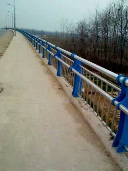 桥梁栏杆钢板立柱高强度自产自销