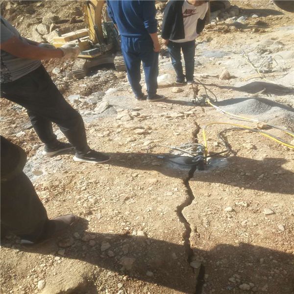 房建基础开挖碰到岩石劈裂机同城公司